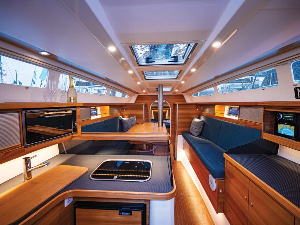 Dragonfly 40 interior